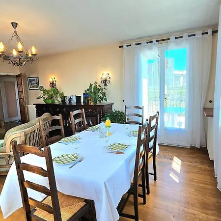 Maison Familiale Pleine De Charme à * Aurillac